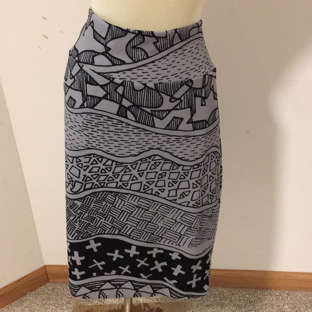 Lularoe Cassie skirt, size large!